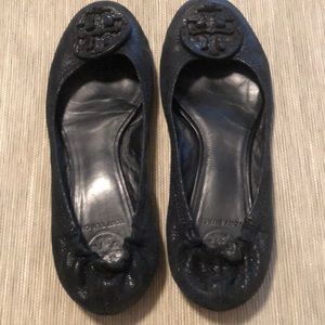 Black ballet flats